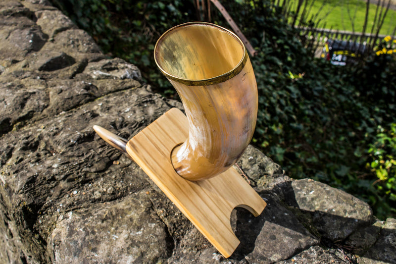 Personalised / DRINKING HORN with brass top border and wood stand