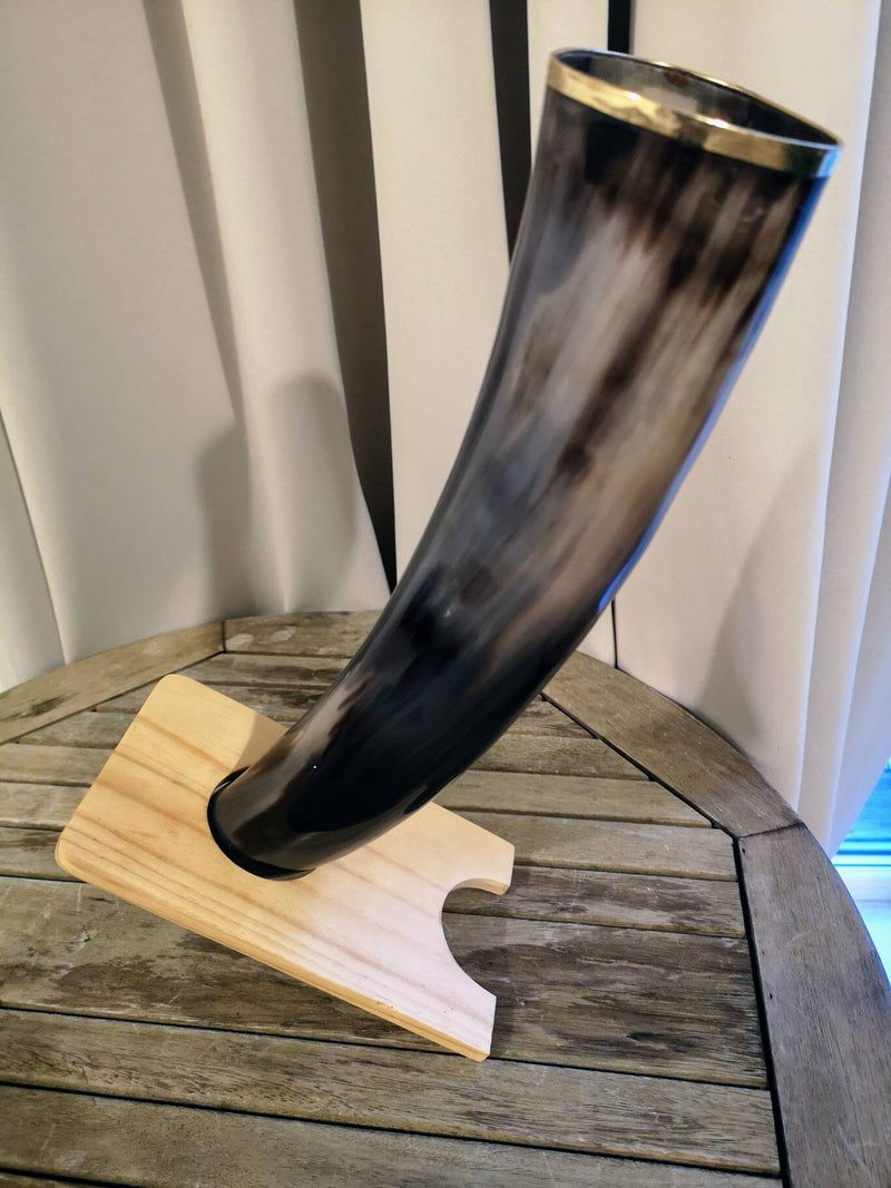 Personalised / DRINKING HORN with brass top border and wood stand